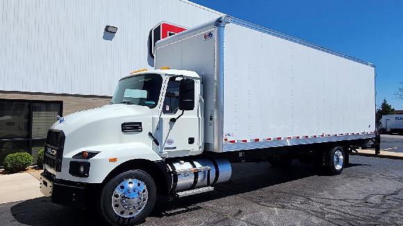 BOX TRUCK RENTAL – 2020-2023 | LIFTGATE + SLEEPER | $1150/WEEK | CHICAGO