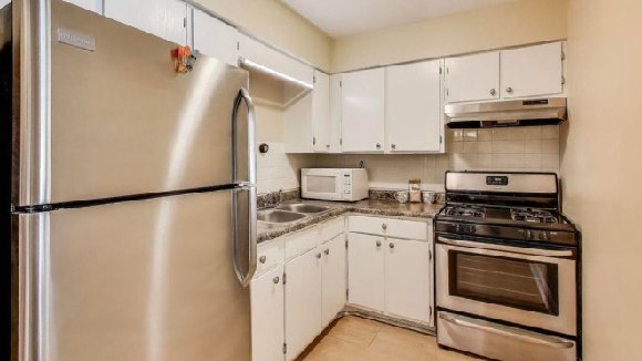 IZDAJEM JEDNOSOBAN STAN U COUNTRYSIDE-U, IL