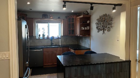 IZDAJE SE DVOSOBAN STAN U DES PLAINES-U