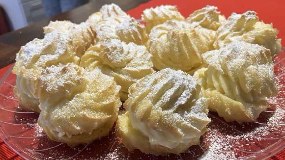 POMOC PRI SPREMANJU SVIH VRSTA PECIVA, DOMACIH JELA, KOLACA I OSTALIH DOMACIH SPECIJALITETA