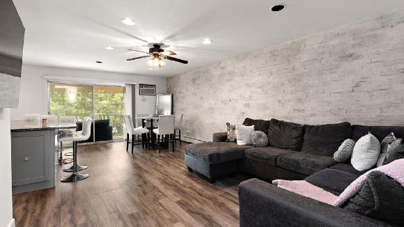 IZDAJE SE RENOVIRAN STAN U CRESTWOOD-U, IL