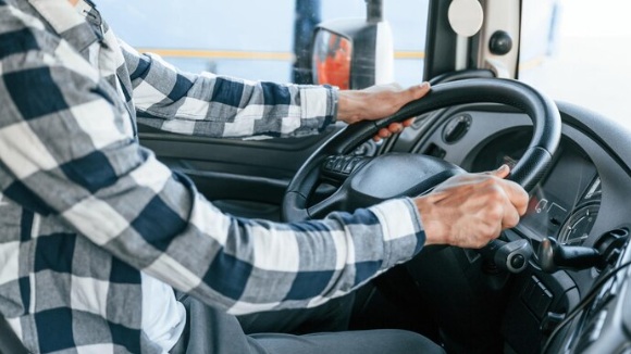 POTREBNI VOZACI ZA BOX KAMIONE $.60/ZAGARANTOVANO $1500 WEEKLY