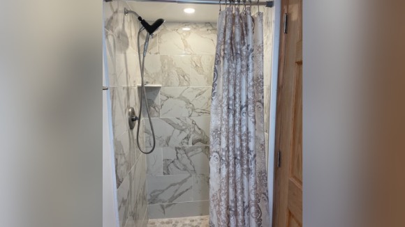 IZDAJEMO NAMESTEN ODMAH USELJIV JEDNOSOBAN STAN U BERWYN-U