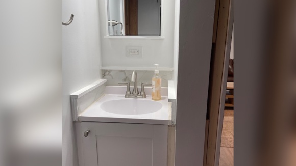 IZDAJEMO KOMPLETNO NAMESTEN ODMAH USELJIV JEDNOSOBAN STAN