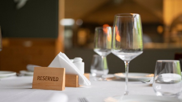 ITALIAN RESTAURANT IS LOOKING FOR SERVERS, BUSSERS AND BARTENDERS