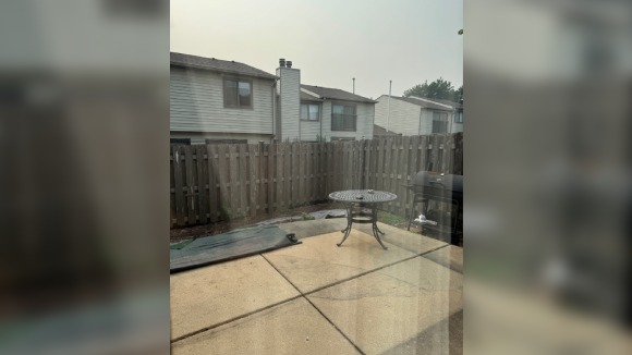 Izdaje se townhouse sa ogradjenim dvoristem u Downers Grove-u, IL i soba u Countryside-u, IL
