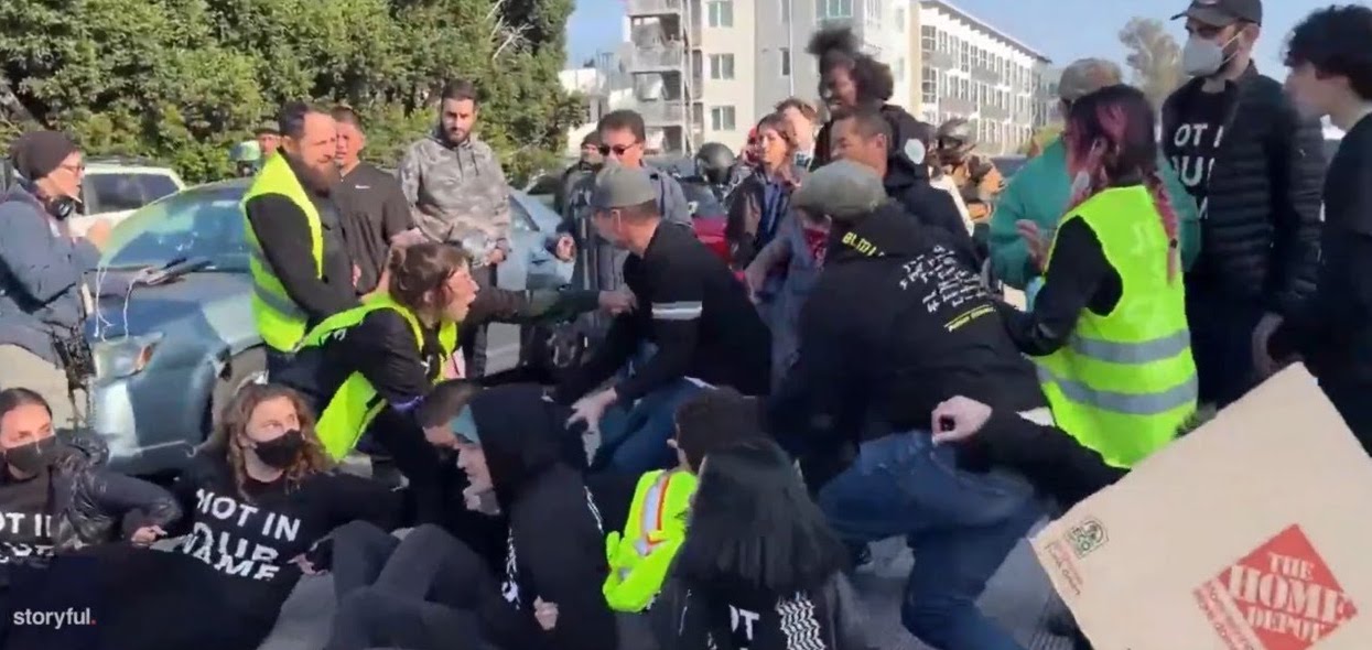 Uhapšeno 13 građana koji su blokirali most u centru Čikaga zbog rata u Gazi (VIDEO)