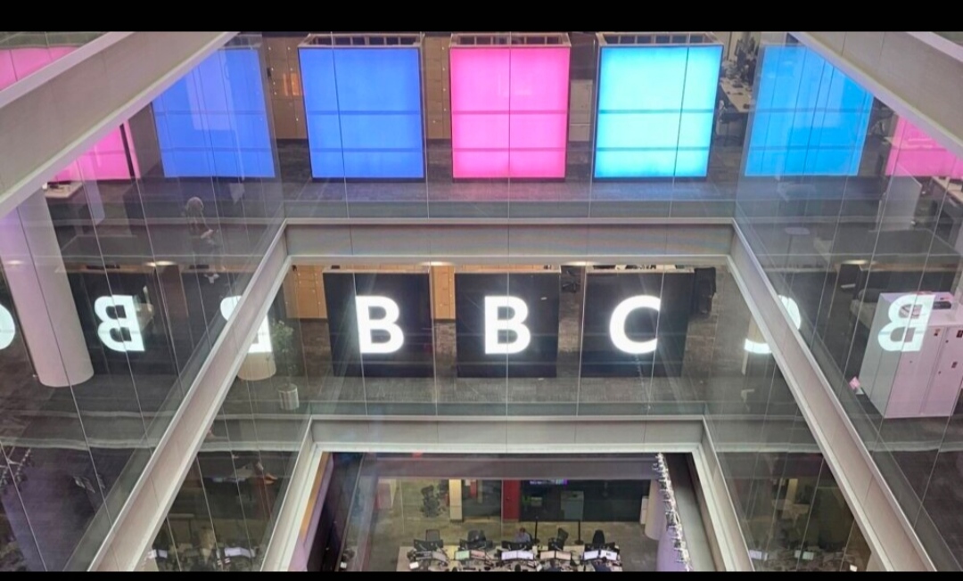 Voditeljka BBC-ja pokazala srednji prst uživo u programu (VIDEO)