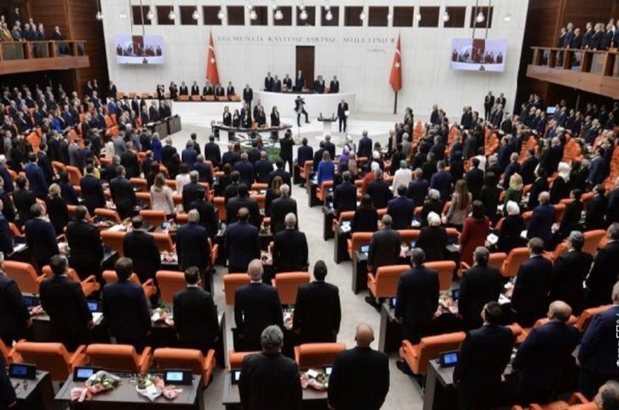 Preminuo turski poslanik koji je doživeo srčani udar dok je kritikovao vladinu politiku prema Izraelu