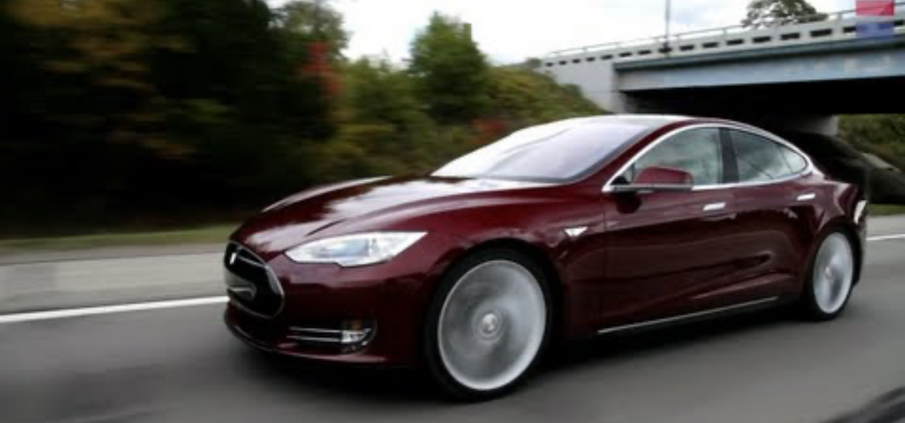 Tesla povukla sve automobile koje je prodala u Americi od 2012. godine!