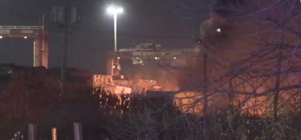 Metra Southwest saobraća sa zakašnjenjima zbog požara na železničkoj stanici (VIDEO)