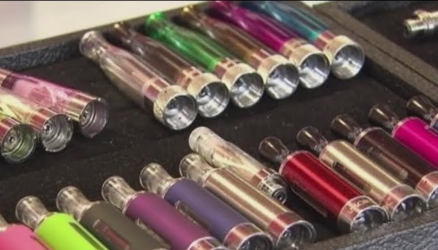 Novi zakon Ilinoisa zabranjuje pušenje e-cigareta u zatvorenom prostoru na javnim mestima