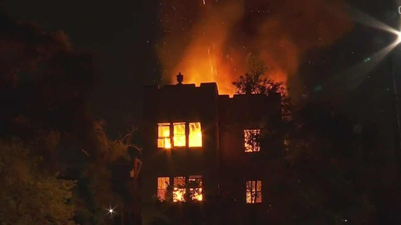 U požaru uništena bivša srednja škola Emerson u Gary-u (VIDEO)