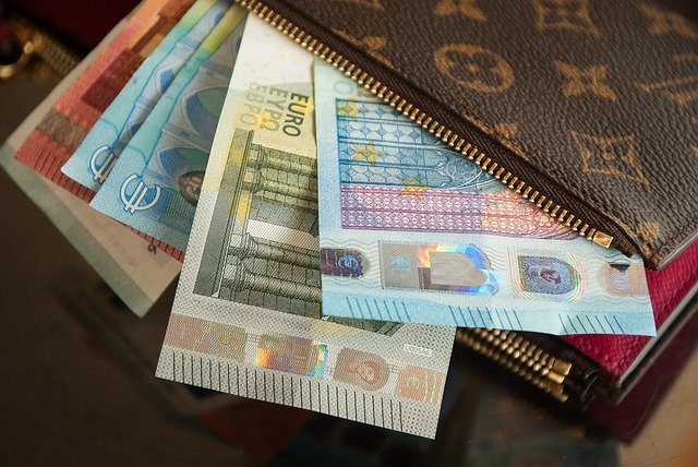 Evo koliko iznosi prosečna zarada u Crnoj Gori