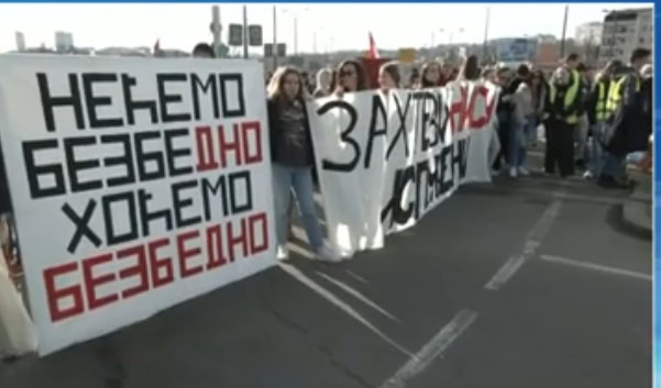 Studenti blokirali Autokomandu, obustavljen saobraćaj