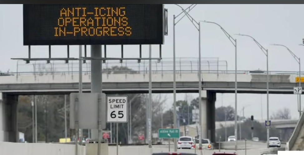 Najmanje tri osobe stradale u snežnoj oluji koja je pogodila jug SAD