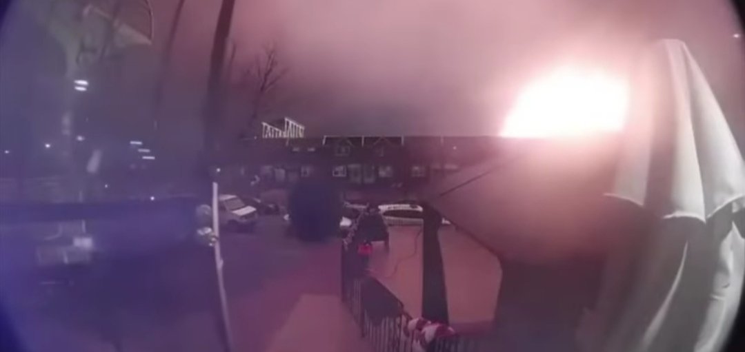 Srušio se avion u Filadelfiji, kamere zabeležile trenutak pada (VIDEO)