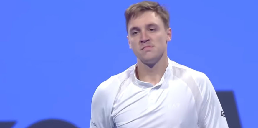 Čudo u Dohi! Međedović na jednoj nozi pobedio Cicipasa (VIDEO)