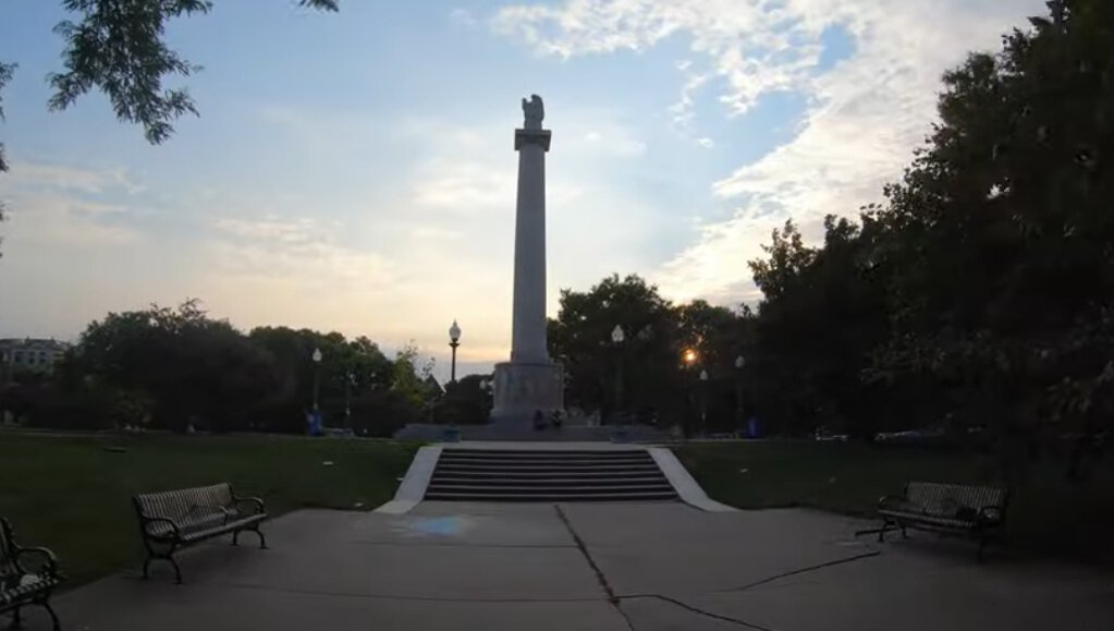 Policija Čikaga upozorava na seriju napada u naseljima Logan Square i Palmer Square