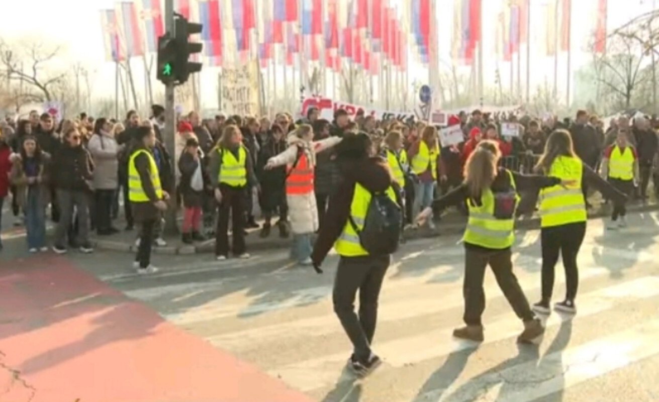 Štafetni maraton novosadskih profesora do Beograda: „Trčimo putem koji su utabali studenti“