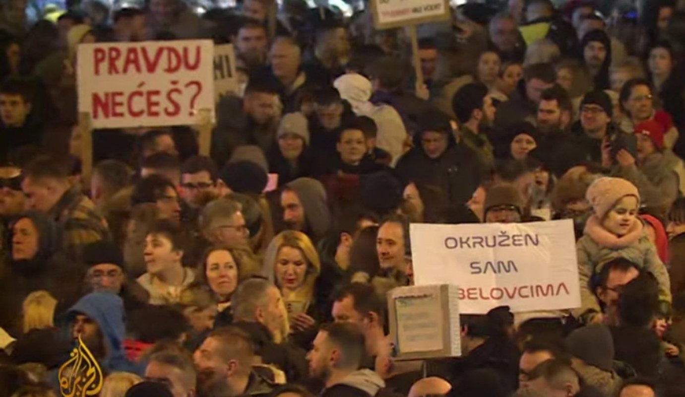 CNN: Tragedija na železničkoj stanici preti da sruši tvrdolinijaškog predsednika Vučića