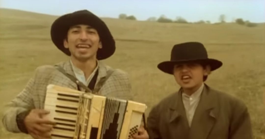 Ovih dana cela Srbija peva „Za Beograd“, a neverovatna priča se krije iza pesme iz filma „Ko to tamo peva“