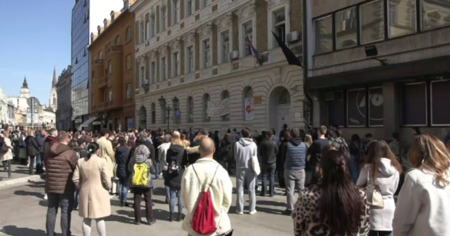 Preminuo mladić povređen u padu nadstrešnice, šesnaesta žrtva tragedije u Novom Sadu