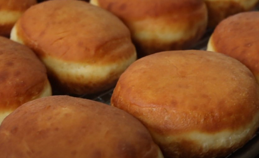 Paczki Day: Tradicionalna poslastica u više od 30 pekara širom Čikaga