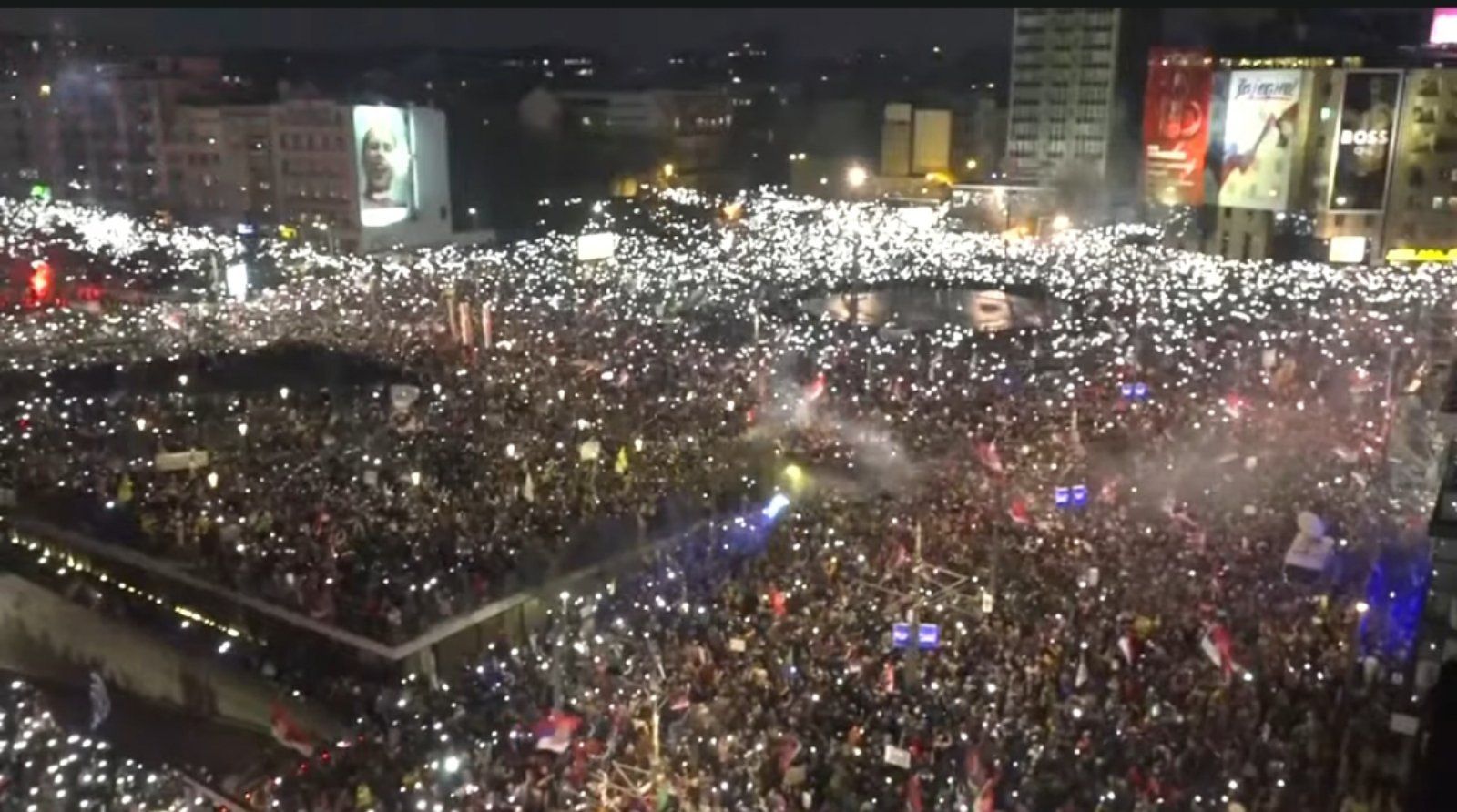 Strani mediji: Demonstranti preplavili Beograd, jedan od najvećih antivladinih skupova