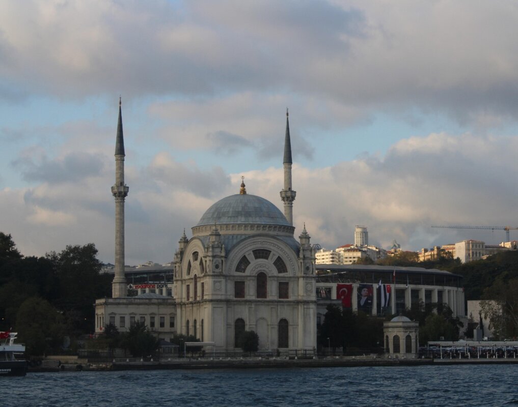 Muslimani slave Ramazanski bajram – prvog dana okuplja se porodica