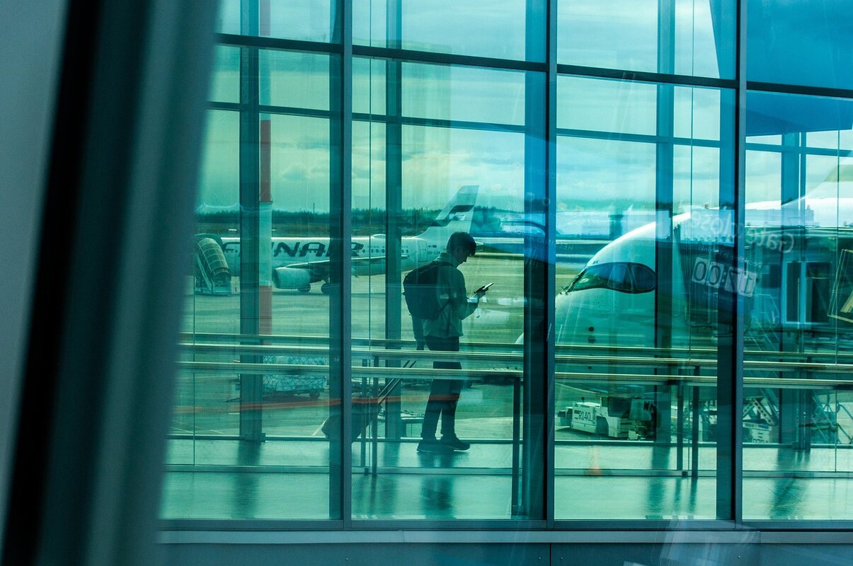 Putujete avionom? Pažljivo sa ručnim prtljagom – evo šta više ne smete da nosite