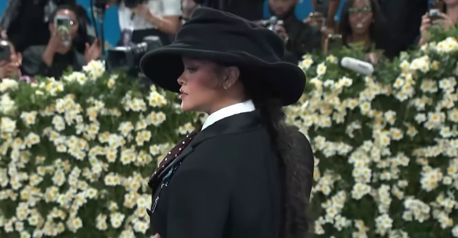 Rihanna trudna treći put: Pevačica ponosno pokazala stomak na Met Gali i napravila pometnju