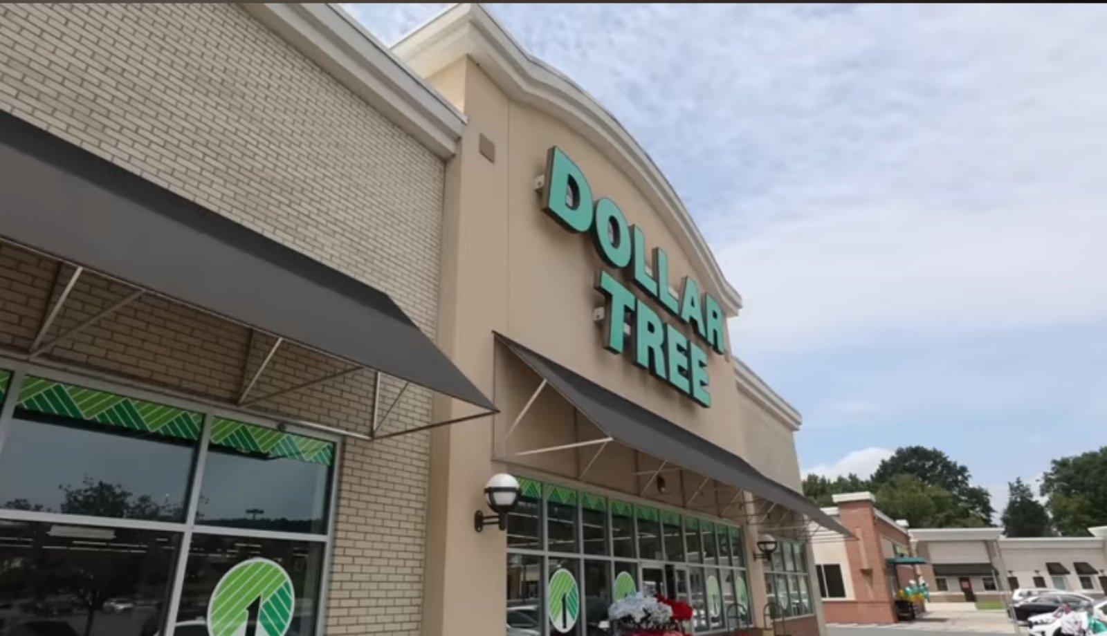 Dollar Tree zatvara 370 prodavnica širom Amerike