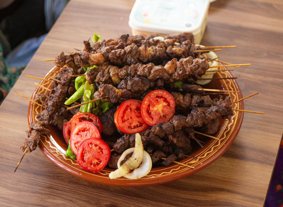 Ambar otvorio svoja vrata u Čikagu: Balkanska kuhinja u srcu River North-a