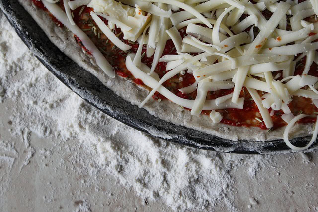 Prva deep dish pizza nastala slučajno? Otkrivamo tajnu čuvenog čikaškog recepta iz 1943.