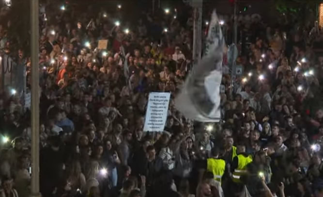 Studenti u blokadi zatražili raspisivanje vanrednih parlamentarnih izbora