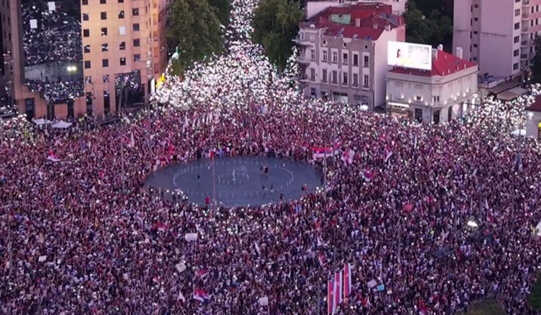 Desetine povređenih i uhapšenih, dramatične scene u centru Beograda