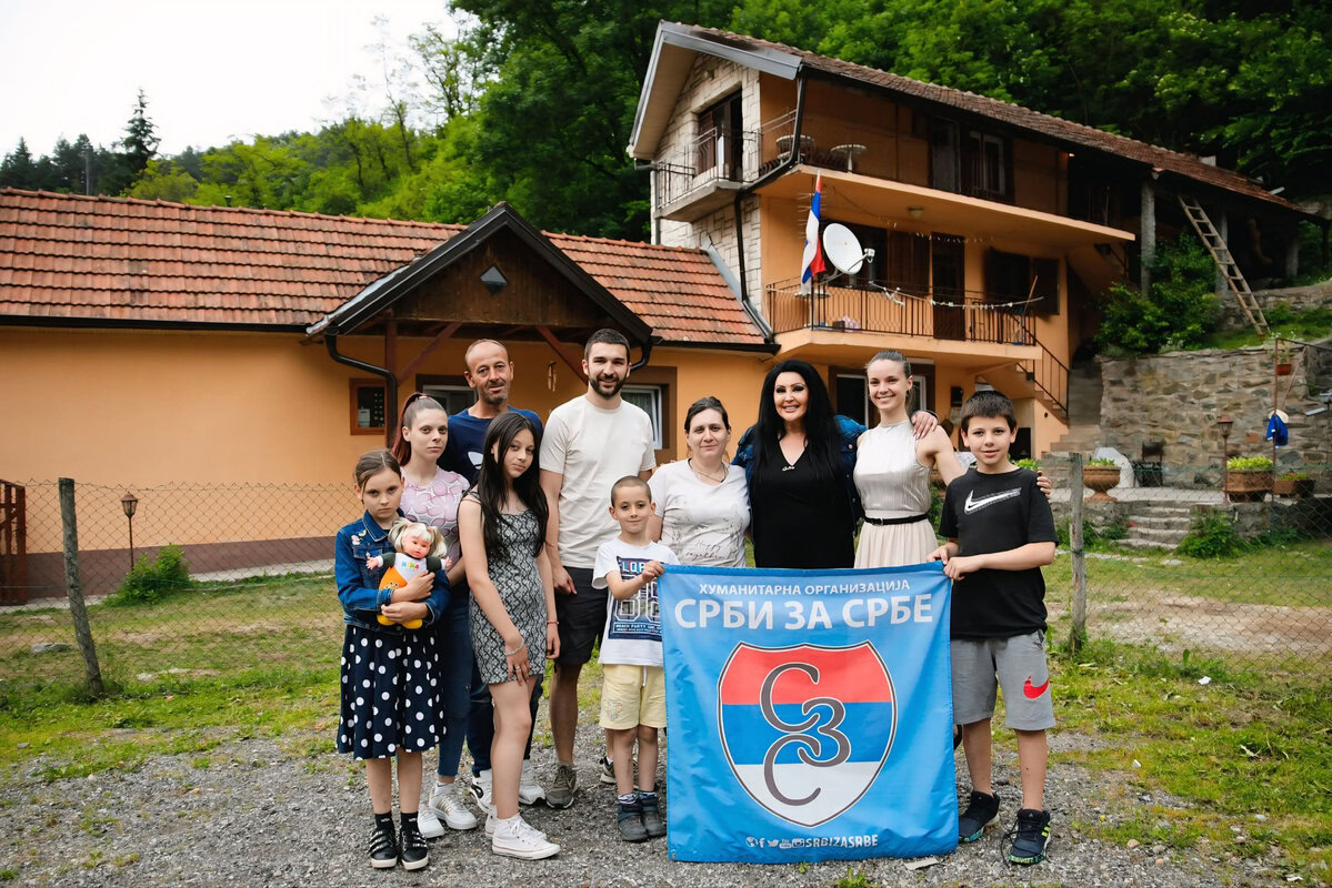 Devetoro dece dobilo novi dom zahvaljujući velikom srcu Dragane Mirković i organizaciji Srbi za Srbe!