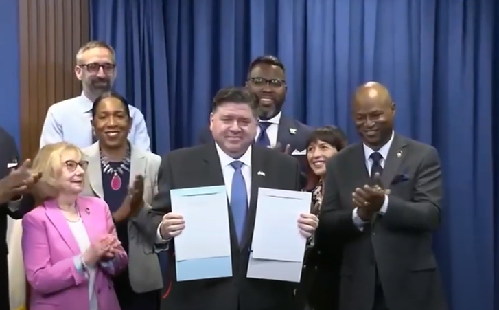 Pritzker potpisao budžet od $55,1 milijardu: Najveći u istoriji Ilinoisa, uz nove poreze od $700 miliona