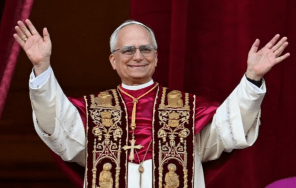 Papa Leo XIV se javlja mladima iz Čikaga: Spektakularni događaj na Rate Fieldu uz svetu misu i video poruku