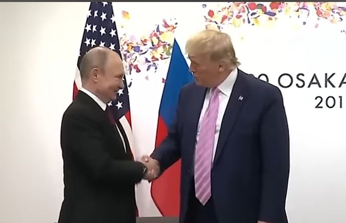 Trump razgovarao sa Putinom: Odlučno je rekao da će Rusija morati da odgovori na ukrajinski napad na aerodrome