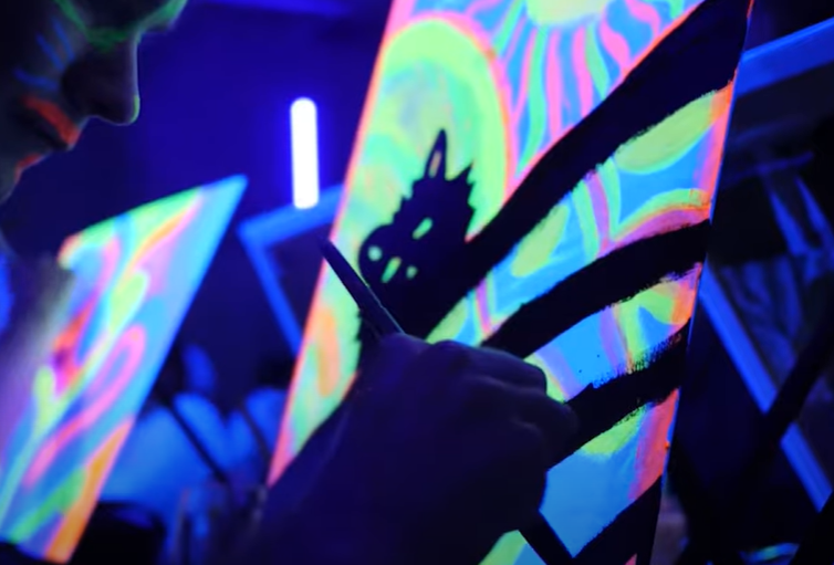 Neon Brush Kids: Čudesna porodična avantura u srcu Čikaga koju deca obožavaju