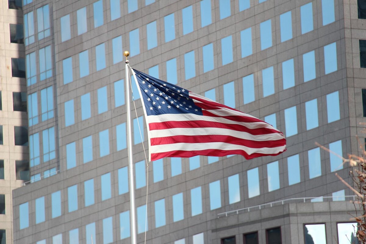 Šta donosi "Veliki, lepi, zakon": Produžene poreske olakšice, više za vojsku, manje za socijalne programe