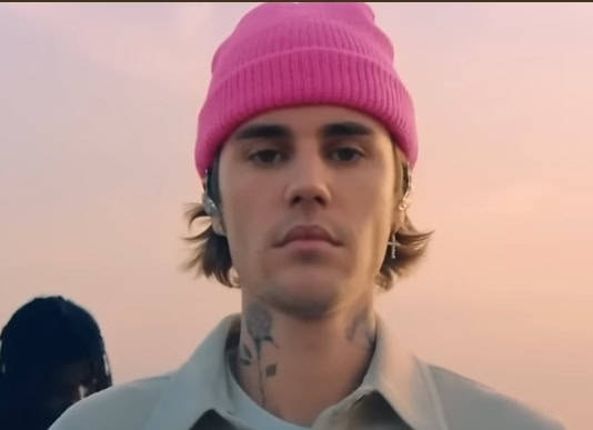 Justin Bieber iznenadio fanove novim albumom "Swag" — najličnije izdanje do sada