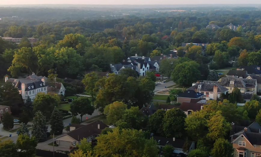 Tri elitna predgrađa Čikaga među najbogatijima u SAD – evo koliko zarađuju stanovnici