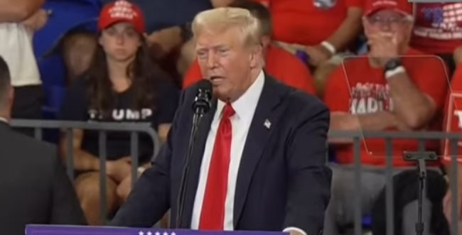 Opala podrška Trump-ovoj imigracionoj politici, 55 odsto ispitanika smatra da deportacije "idu predaleko"