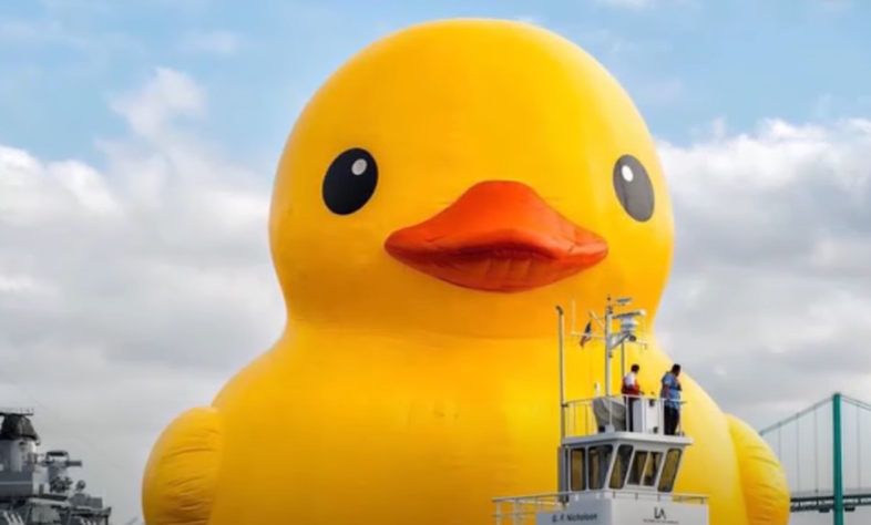 Stiže džinovska gumena patka u Čikago: Evo kada i gde možete da je vidite