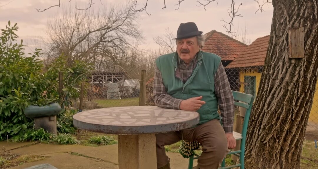 "Selo gori" je trebalo da ima potpuno druge glumce: Radoš Bajić je uloge pisao za njih, a oni su ga odbili