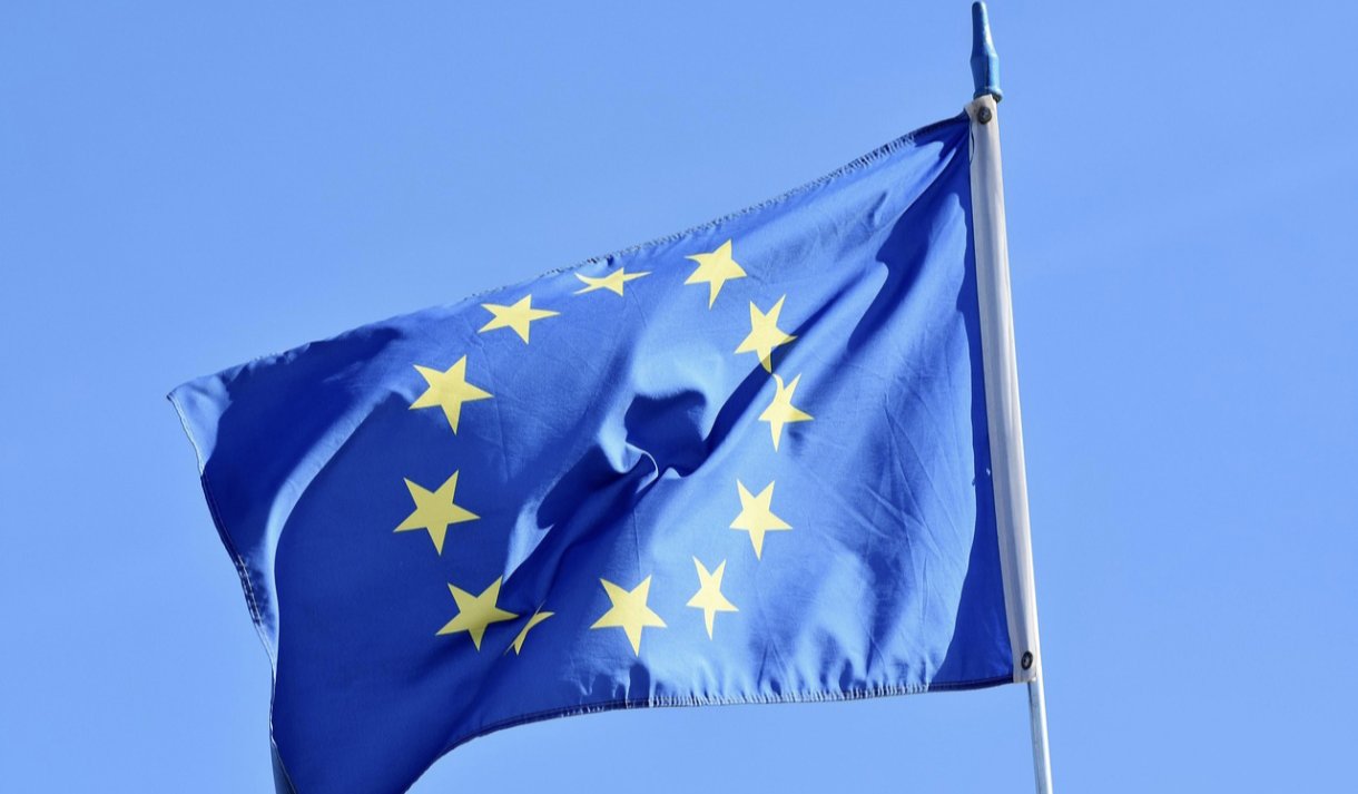 EU ukida carine na industrijsku robu iz SAD u zamenu za manje carine na automobile