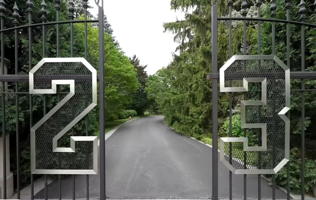 Tinejdžeri iz Čikaga igrali košarku u bivšoj vili Michael Jordan-a